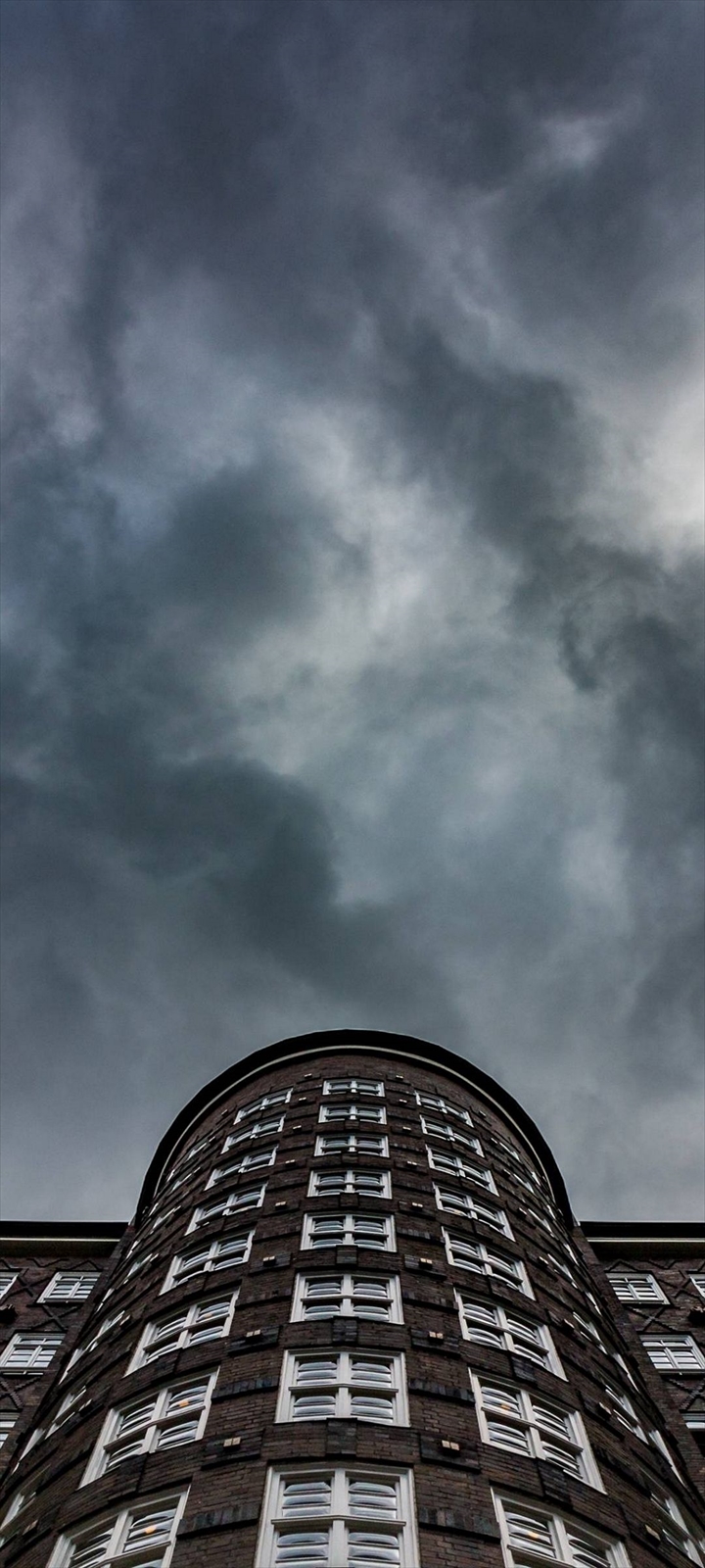 曇天模様 レンガ造りの丸い建物 Oppo A5 Androidスマホ壁紙 待ち受け スマラン
