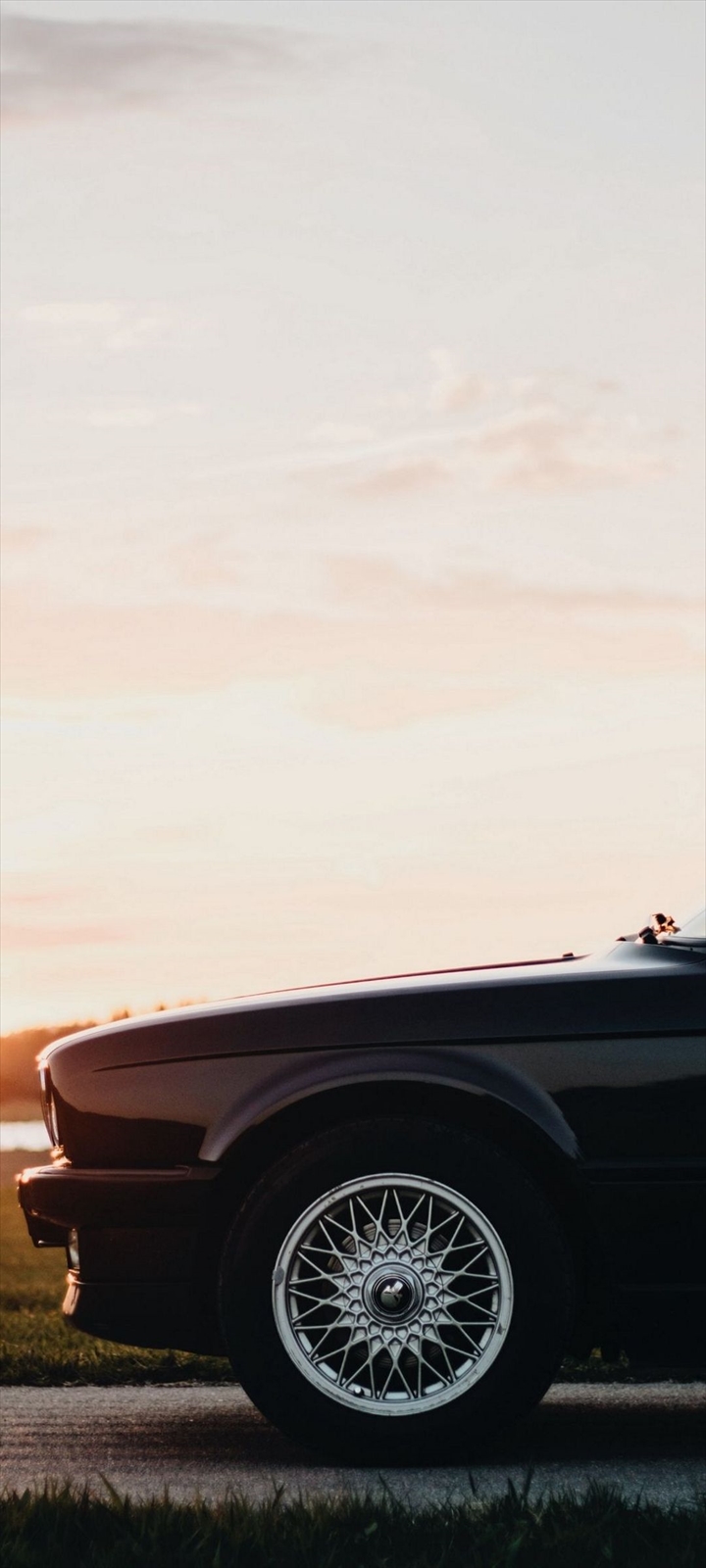空と黒い車 Moto G30 Androidスマホ壁紙 待ち受け スマラン