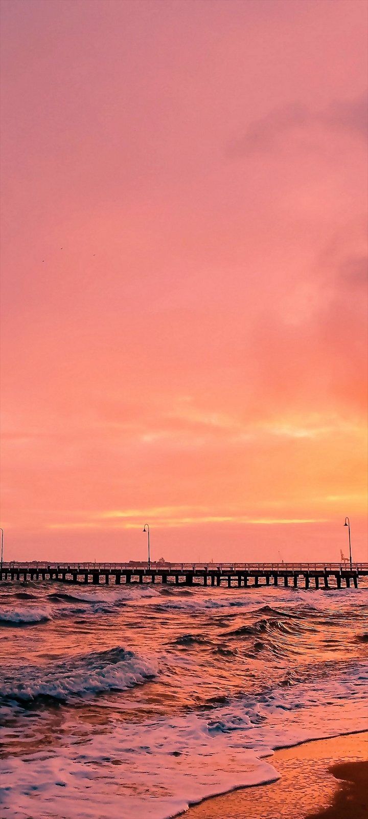 ピンクの空 桟橋 綺麗な波 Oppo A5 Androidスマホ壁紙 待ち受け スマラン
