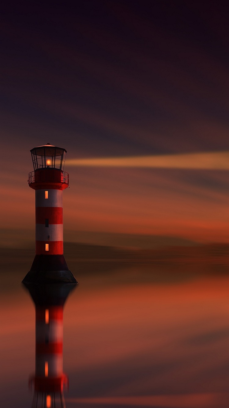 海を照らす赤と白の灯台 iPhone 6s 壁紙・待ち受け