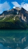 📱緑と雪が残る岩山と青空と湖 ZenFone 6 Android 壁紙・待ち受け