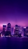 📱深い紫の空と海 大都会 iPhone 13 mini 壁紙・待ち受け