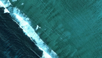 📱上から見た青い海 Google Pixel 5 Android 壁紙・待ち受け
