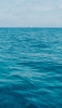 📱広大な海と白い船 iPhone 12 mini 壁紙・待ち受け