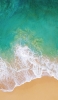 📱緑のグラデーションの海と砂浜 iPhone 12 mini 壁紙・待ち受け