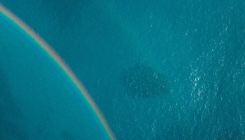 📱The sea and rainbow from a bird’s-eye view ZenFone 6 Android 壁紙・待ち受け