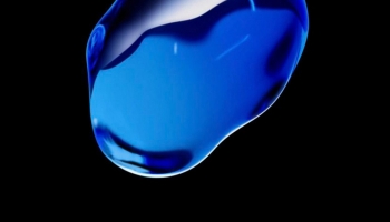 📱綺麗な青い液体・ドロップ iPhone 12 Pro 壁紙・待ち受け