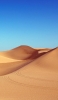 📱綺麗な青空と砂漠 2輪の跡 iPhone 13 Pro 壁紙・待ち受け