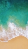 📱俯瞰視点のエメラルドの綺麗な海 iPhone 13 Pro 壁紙・待ち受け