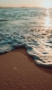 📱海辺 波の泡 砂浜 iPhone 12 Pro 壁紙・待ち受け