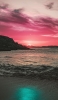📱赤いグラデーションの空と夕日と黒い海 iPhone 12 Pro 壁紙・待ち受け