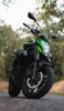 📱かっこいい緑と黒のバイク iPhone 12 Pro 壁紙・待ち受け