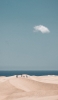 📱乾燥地帯 人 綺麗な空と海 iPhone 12 Pro 壁紙・待ち受け