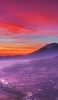 📱夕暮れ時の富士山と街 iPhone 13 Pro Max 壁紙・待ち受け