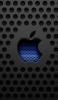 📱青い林檎マーク 黒の穴の開いたメタル iPhone 13 Pro Max 壁紙・待ち受け