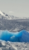 📱白い雪山と青い池 iPhone 5 壁紙・待ち受け