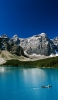📱綺麗な青い湖とボートと雪山 iPhone 5 壁紙・待ち受け