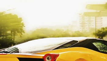📱黄色いスポーツカー iPhone 5 壁紙・待ち受け