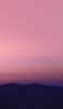 📱薄いピンクのグラデーションの空と黒い山 iPhone 5 壁紙・待ち受け