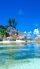📱青空 綺麗な海 奇岩がある砂浜 iPhone 5 壁紙・待ち受け