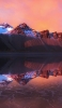 📱湖に鏡面して映る雪山 iPhone SE (第1世代) 壁紙・待ち受け