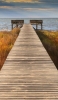 📱真っすぐ伸びる木の桟橋と海 iPhone 7 壁紙・待ち受け