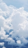 📱夏の綺麗な青い空と白い雲 iPhone SE (第3世代) 壁紙・待ち受け