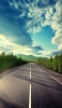📱綺麗な青空と緑の山とアスファルトの道路 iPhone 6s 壁紙・待ち受け