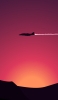 📱赤いグラデーションの空 空飛ぶ飛行機 iPhone SE (第3世代) 壁紙・待ち受け