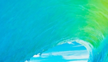 📱エメラルドの波と綺麗な青空 iPhone 8 壁紙・待ち受け