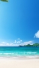 📱青空とエメラルドグリーンの海と白い砂浜 iPhone 8 壁紙・待ち受け