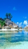 📱青空とビーチにある奇岩 iPhone 6s 壁紙・待ち受け
