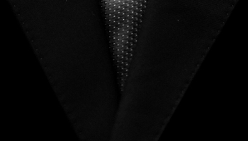 📱黒いスーツとドット柄のネクタイ iPhone 7 壁紙・待ち受け