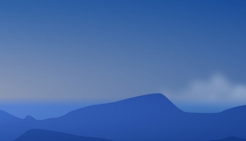 📱綺麗な青空と山脈 青 iPhone SE (第3世代) 壁紙・待ち受け