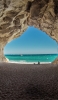 📱海に続く洞窟とビーチ iPhone 7 壁紙・待ち受け