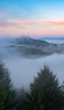 📱霧に囲まれた山脈 iPhone 7 壁紙・待ち受け
