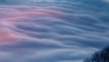 📱雪山から覗く雲海 iPhone 6s 壁紙・待ち受け