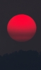📱真っ赤な太陽と山のシルエット iPhone SE (第3世代) 壁紙・待ち受け