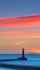 📱飛行機雲と綺麗な空と灯台 iPhone 8 壁紙・待ち受け