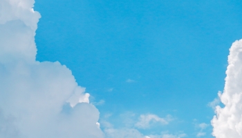 📱大きな白い雲と綺麗な水色の空 Mi 11 Lite 5G 壁紙・待ち受け