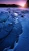 📱氷の台地の間を流れる川 iPhone 12 壁紙・待ち受け