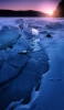 📱氷の台地の間を流れる川 iPhone 13 Pro Max 壁紙・待ち受け