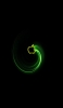 📱緑の光彩 Apple ロゴ iPhone 13 mini 壁紙・待ち受け