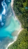 📱俯瞰視点 ハワイの海と森 iPhone 13 mini 壁紙・待ち受け