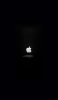 📱ミニマル 黒 白 アップルのロゴ iPhone 13 mini 壁紙・待ち受け