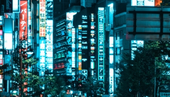 📱新宿 夜の街並み Xiaomi 11T Pro 壁紙・待ち受け