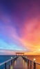 📱ライトアップされた木の桟橋と海と紫の空 OPPO Reno A Android 壁紙・待ち受け