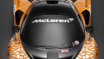 📱オレンジ・銀のレーシングカー McLaren Rakuten Hand 5G 壁紙・待ち受け