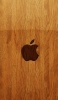 📱木の板 アップルのロゴ ウッド moto e7 power 壁紙・待ち受け