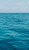 📱綺麗で広大な海と小さく見える白い船 OPPO Reno3 5G 壁紙・待ち受け